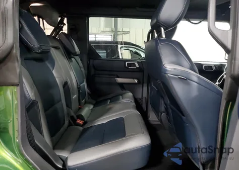 2023 Ford Bronco Base z USA, uszkodzony, nr VIN 1FMEE5BP6PLB72438